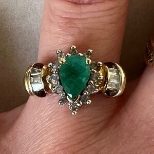 10k solid Good vintage Emerald and Diamond Ring perfect condition